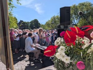 Open-Air Pfingstgottesdienst Der Projektchor mit Band