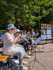 Open-Air Pfingstgottesdienst Der kleine Posaunenchor